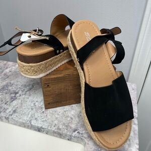 Soda Women's Black and Tan Espadrille Sandals